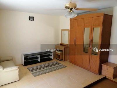 Townhome for rent three-storey. On Pattaya Sai3 Road., Chon Buri, Thailand Townhome for rent three-storey. On Pattaya Sai3 Road., Chon Buri, Thailand