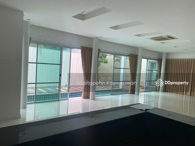 10110, Bangkok, Thailand 10110, Bangkok, Thailand