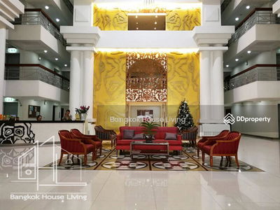 Royal Castle Sukhumvit, Bangkok, Thailand Royal Castle Sukhumvit, Bangkok, Thailand