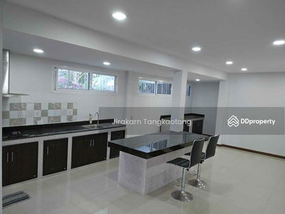 Maneerin Village, 4 bedrooms, 4 bathrooms, 61 sq m., Nonthaburi, Thailand Maneerin Village, 4 bedrooms, 4 bathrooms, 61 sq m., Nonthaburi, Thailand