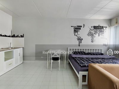 Popular condominium, Nonthaburi, Thailand Popular condominium, Nonthaburi, Thailand