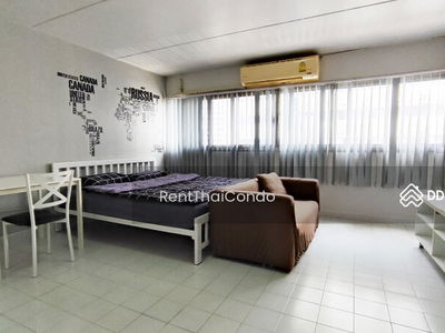 Popular condominium, Nonthaburi, Thailand Popular condominium, Nonthaburi, Thailand