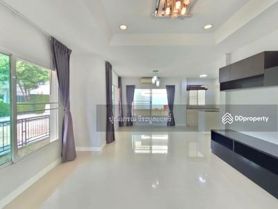 The Centro Rattanathibet, Nonthaburi, Thailand The Centro Rattanathibet, Nonthaburi, Thailand