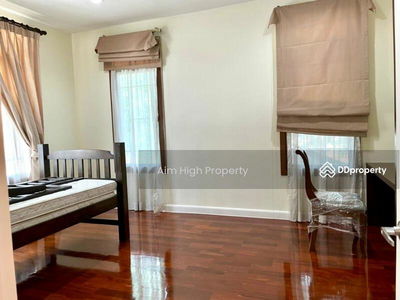 Narasiri Pattanakarn-Srinakarin, Bangkok, Thailand Narasiri Pattanakarn-Srinakarin, Bangkok, Thailand