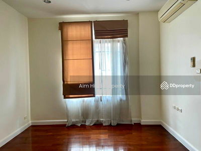 Narasiri Pattanakarn-Srinakarin, Bangkok, Thailand Narasiri Pattanakarn-Srinakarin, Bangkok, Thailand