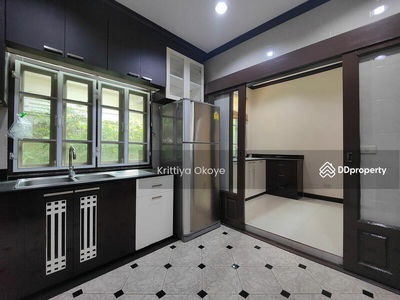 10110, Bangkok, Thailand 10110, Bangkok, Thailand