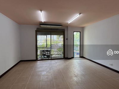 Maneeya Ville, Bangkok, Thailand Maneeya Ville, Bangkok, Thailand