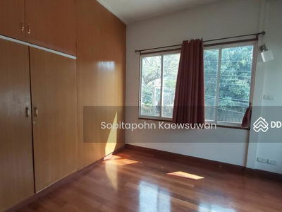 10110, Bangkok, Thailand 10110, Bangkok, Thailand