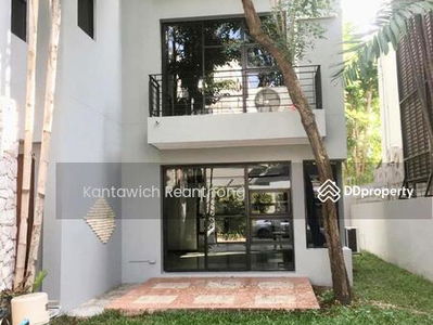 Large 5-Bedroom House, Bangkok, Thailand Large 5-Bedroom House, Bangkok, Thailand