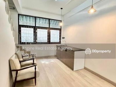 Home office/townhome 4 floors, Bangkok, Thailand Home office/townhome 4 floors, Bangkok, Thailand