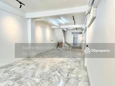 Home office/townhome 4 floors, Bangkok, Thailand Home office/townhome 4 floors, Bangkok, Thailand