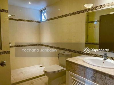 D.S. Tower 1 Sukhumvit 33, Bangkok, Thailand D.S. Tower 1 Sukhumvit 33, Bangkok, Thailand