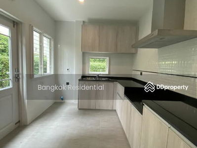 House in Compound, Samut Prakan, Thailand House in Compound, Samut Prakan, Thailand