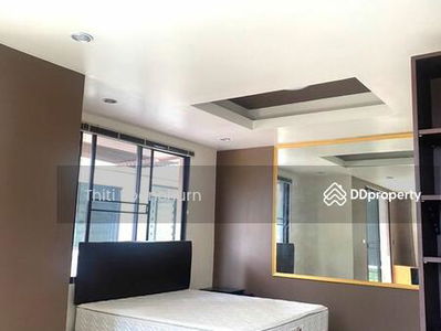 Townhouse, 4 Bed, Huai Khwang, Near KIS International School, Bangkok, Thailand Townhouse, 4 Bed, Huai Khwang, Near KIS International School, Bangkok, Thailand