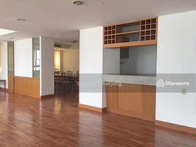 Krungthep Thani Tower, Bangkok, Thailand Krungthep Thani Tower, Bangkok, Thailand