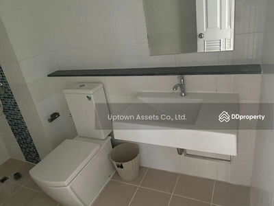 The Lake Kallapraphruk – Wutthakat, Bangkok, Thailand The Lake Kallapraphruk – Wutthakat, Bangkok, Thailand