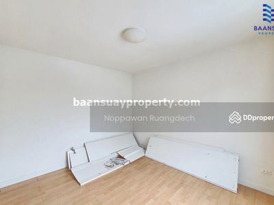 Chaloem Phrakiat Rama 9 Road, near Paradise Park, Bangkok, Thailand Chaloem Phrakiat Rama 9 Road, near Paradise Park, Bangkok, Thailand