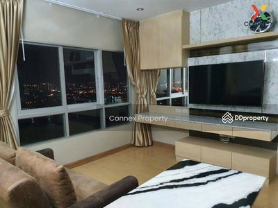 Ivy River, Bangkok, Thailand Ivy River, Bangkok, Thailand