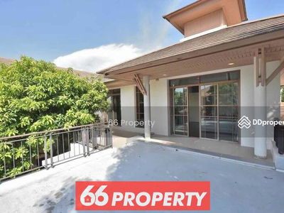 Narasiri Phatthanakan-Srinakarin, Bangkok, Thailand Narasiri Phatthanakan-Srinakarin, Bangkok, Thailand