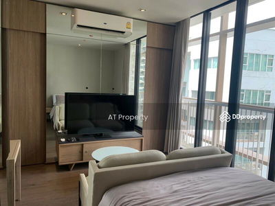 Park Origin Phrom Phong, Bangkok, Thailand Park Origin Phrom Phong, Bangkok, Thailand