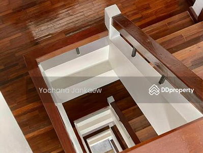Spacious 4-Br Townhouse near BTS Nana, Bangkok, Thailand Spacious 4-Br Townhouse near BTS Nana, Bangkok, Thailand