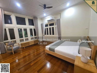 Single house, Sukhumvit 44, Bangkok, Thailand Single house, Sukhumvit 44, Bangkok, Thailand