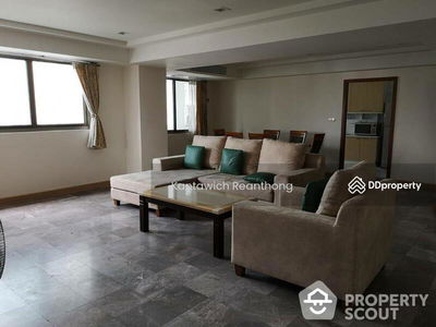 Royal Castle Sukhumvit, Bangkok, Thailand Royal Castle Sukhumvit, Bangkok, Thailand