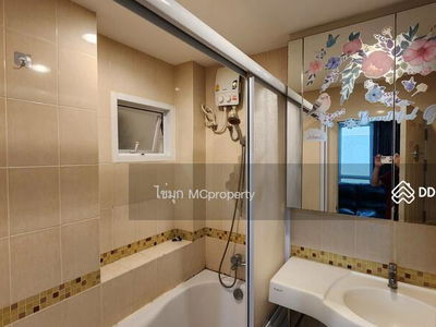 Life @ Ratchada, Bangkok, Thailand Life @ Ratchada, Bangkok, Thailand