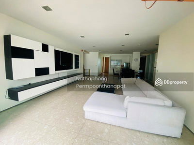 Ficus Lane, Bangkok, Thailand Ficus Lane, Bangkok, Thailand