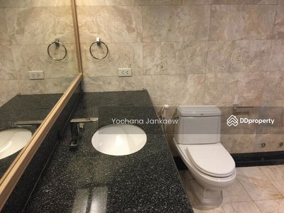 Lake Avenue Sukhumvit 16, Bangkok, Thailand Lake Avenue Sukhumvit 16, Bangkok, Thailand