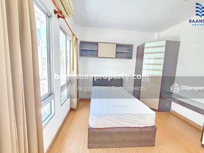 For rent, 3-story townhome, Srinakarin Road. Near Thanya Department Store, Bangkok, Thailand For rent, 3-story townhome, Srinakarin Road. Near Thanya Department Store, Bangkok, Thailand