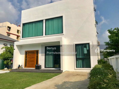 Spacious 4-Br House near BTS Udom Suk, Bangkok, Thailand Spacious 4-Br House near BTS Udom Suk, Bangkok, Thailand