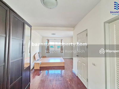 For rent, 3-story townhome, Bangkoknon Road. Near the Purple Line, Tiwanon Intersection Station, Nonthaburi, Thailand For rent, 3-story townhome, Bangkoknon Road. Near the Purple Line, Tiwanon Intersection Station, Nonthaburi, Thailand