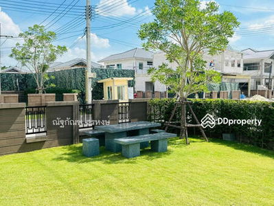 Laddarom Tiwanon, Pathum Thani, Thailand Laddarom Tiwanon, Pathum Thani, Thailand