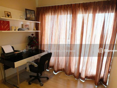 Life @ Sathorn 10, Bangkok, Thailand Life @ Sathorn 10, Bangkok, Thailand