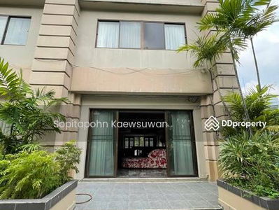 10110, Bangkok, Thailand 10110, Bangkok, Thailand