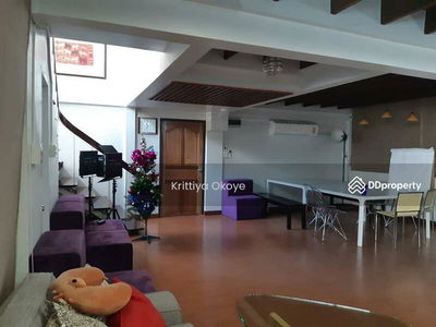 10110, Bangkok, Thailand 10110, Bangkok, Thailand