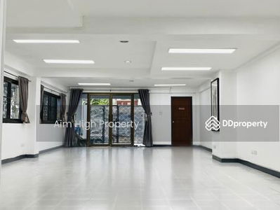 Baan Royal Nakarin Villa, Bangkok, Thailand Baan Royal Nakarin Villa, Bangkok, Thailand