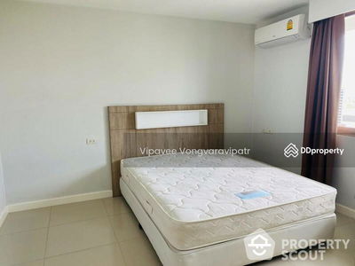 Royal Castle Sukhumvit, Bangkok, Thailand Royal Castle Sukhumvit, Bangkok, Thailand