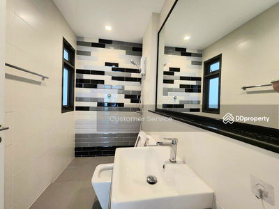 Bangkok Boulevard Vibhavadi, Bangkok, Thailand Bangkok Boulevard Vibhavadi, Bangkok, Thailand