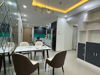 Topaz Twins, Vietnam Topaz Twins, Vietnam