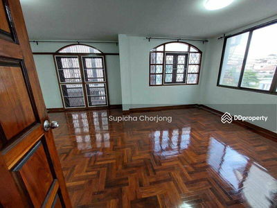 10260, Bangkok, Thailand 10260, Bangkok, Thailand