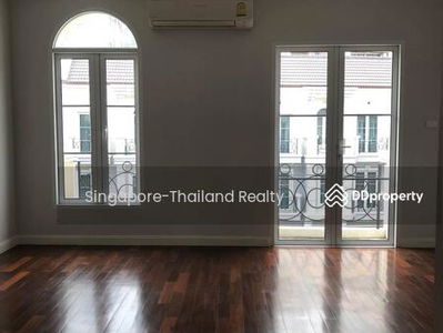Townhouse Asoke, Bangkok, Thailand Townhouse Asoke, Bangkok, Thailand