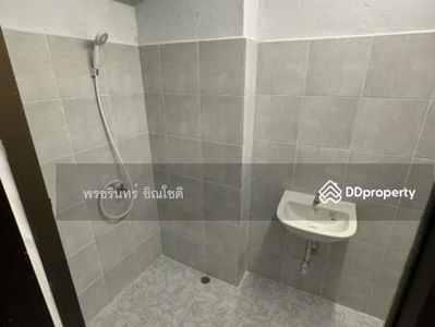 Commercial building near MRT Rama 9, Bangkok, Thailand Commercial building near MRT Rama 9, Bangkok, Thailand