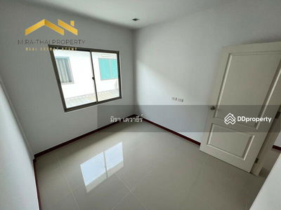 Townhouse for rent Two-story. next to the Naklua area, near Krating Lai Beach and Bang Lamung, Chon Buri, Thailand Townhouse for rent Two-story. next to the Naklua area, near Krating Lai Beach and Bang Lamung, Chon Buri, Thailand