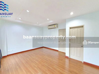 For rent, 3-story townhome with 5 air conditioners, Kaset-Nawamin Road, near Avenue Mall, Bangkok., Thailand For rent, 3-story townhome with 5 air conditioners, Kaset-Nawamin Road, near Avenue Mall, Bangkok., Thailand