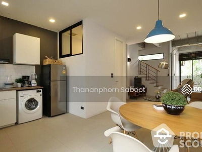 Large 2-Bedroom Townhouse, Bangkok, Thailand Large 2-Bedroom Townhouse, Bangkok, Thailand
