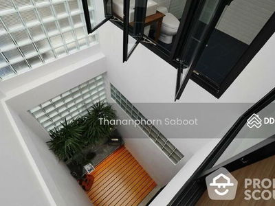Large 2-Bedroom Townhouse, Bangkok, Thailand Large 2-Bedroom Townhouse, Bangkok, Thailand