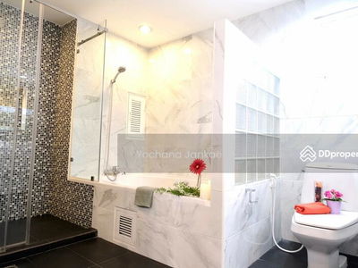 Large 5-Br Townhouse near BTS Chong Nonsi, Bangkok, Thailand Large 5-Br Townhouse near BTS Chong Nonsi, Bangkok, Thailand