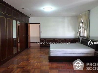 Spacious 4-Bedroom House, Bangkok, Thailand Spacious 4-Bedroom House, Bangkok, Thailand